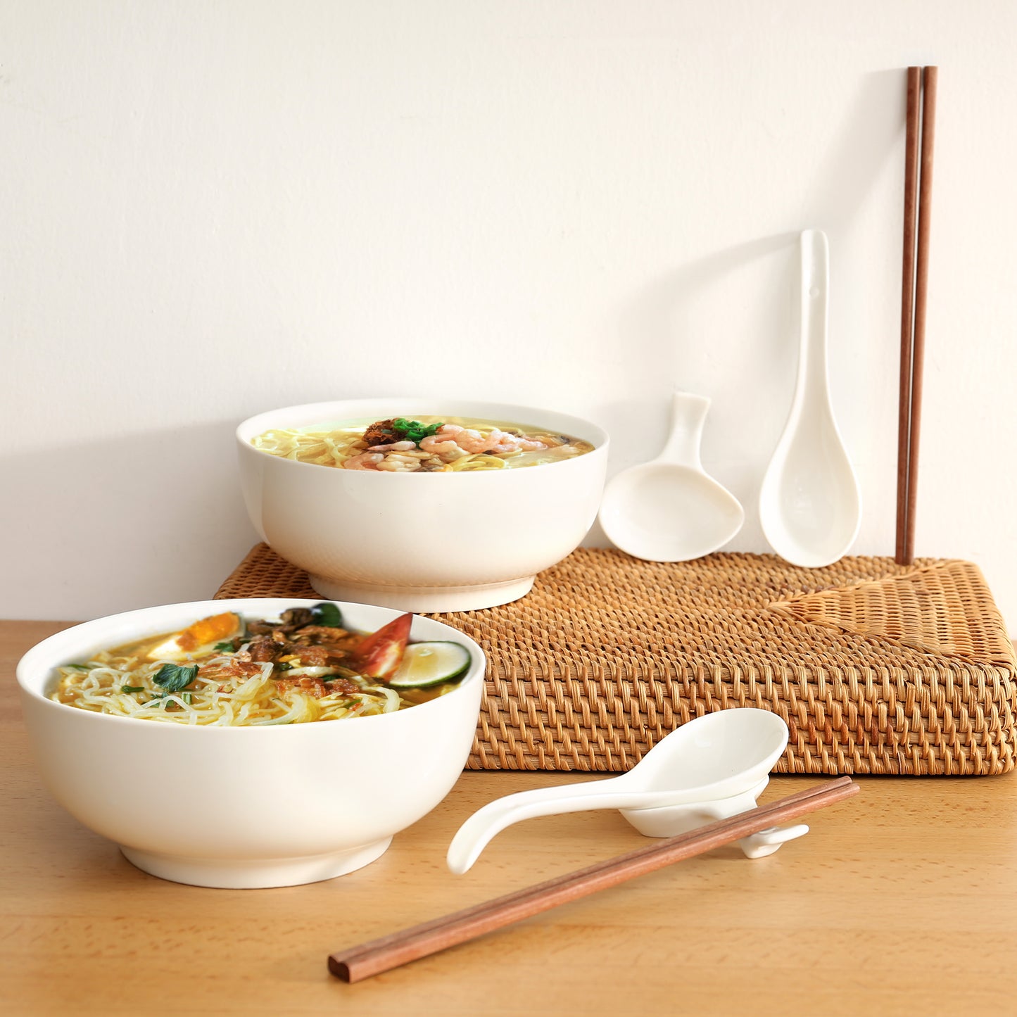 Urban Lifestyle Ramen Schüssel Dinner Set 8 Stück aus Porzellan mit Löffel und Essstäbchen (Warm weiß)