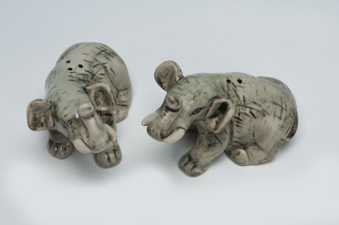 Keramik Elefant Gewürzstreuer - handgefertigt und dekorativ