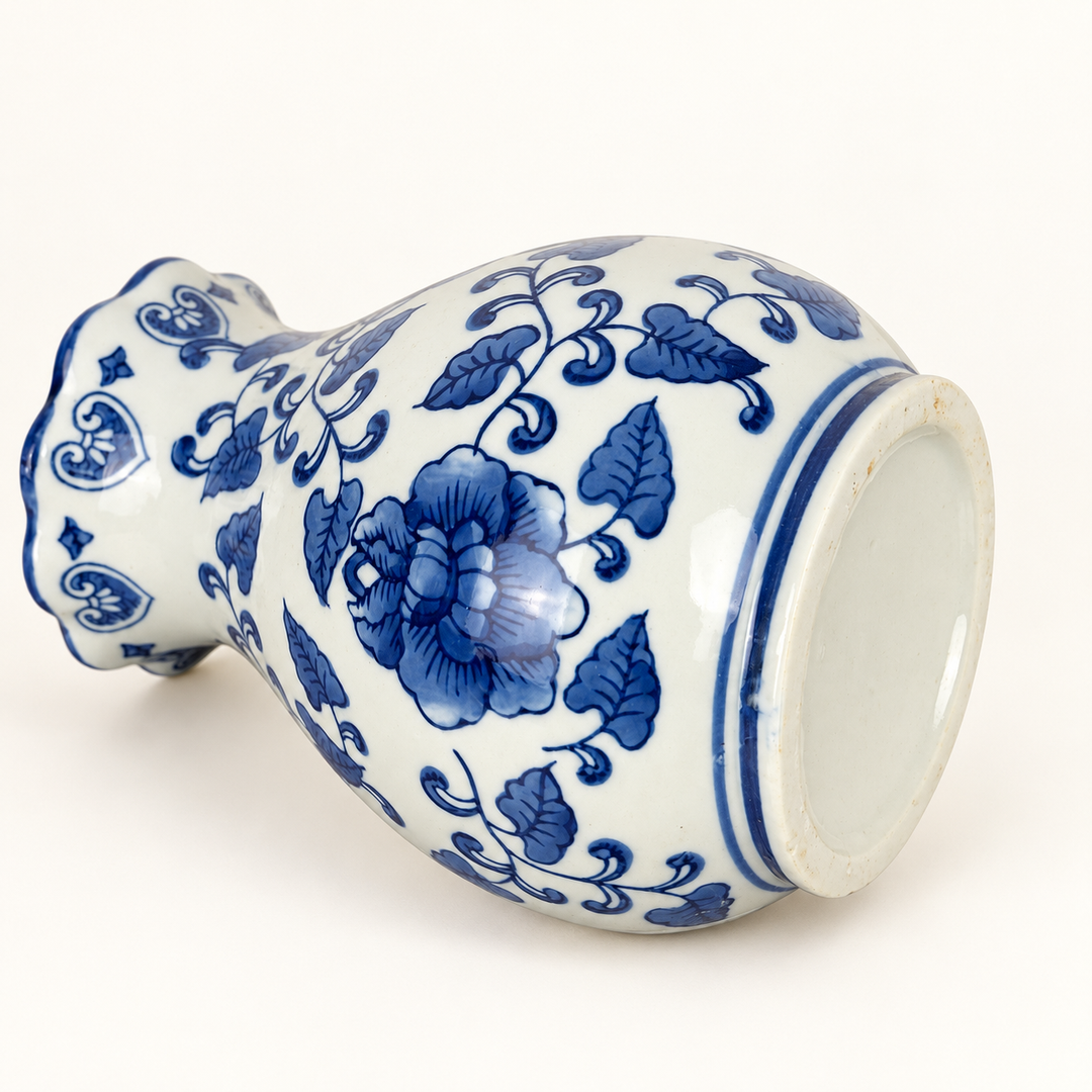 Unterseite der bauchigen blau-weißen Vase