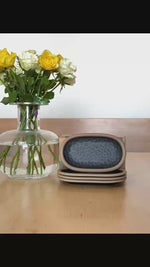 Video in der Galerie laden und abspielen: Urban Lifestyle Mezze Teller 4 Stück aus Steinzeug (Schoko Braun)
