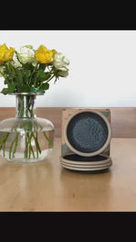 Video in der Galerie laden und abspielen: URBAN LIFESTYLE Mezze Teller 4er-Set Steinzeug Schoko-Braun – Spülmaschinenfest &amp; Langlebig (Rund)