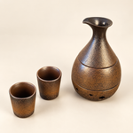 Bild in der Galerie öffnen: Sake-Set mit Wärmer aus erhöhter Perspektive