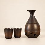 Bild in der Galerie öffnen: Sake-Set in Bronzeoptik mit Wärmer und zwei Bechern