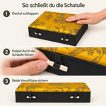 Bild in der Galerie öffnen: Anleitung zum Schließen der Schmuckkassette mit Knebelverschlüssen – Gold, Klein.