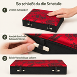 Bild in der Galerie öffnen: Anleitung zum Schließen der Schmuckkassette mit Knebelverschlüssen – Rot, Klein.